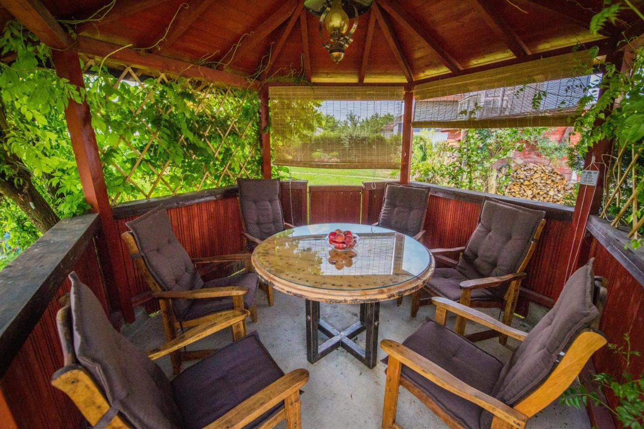 Tara Garden Hotel Velika Gorica Buitenkant foto
