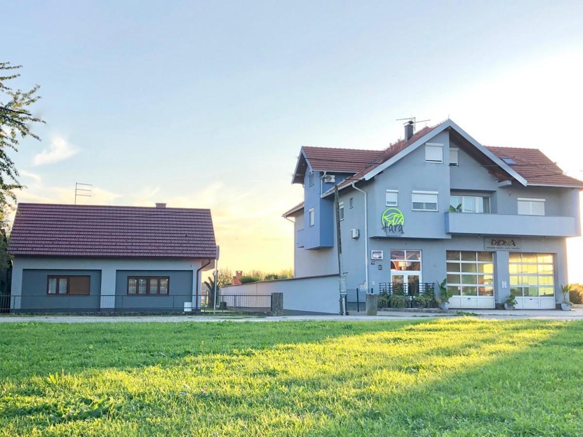 Tara Garden Hotel Velika Gorica Buitenkant foto